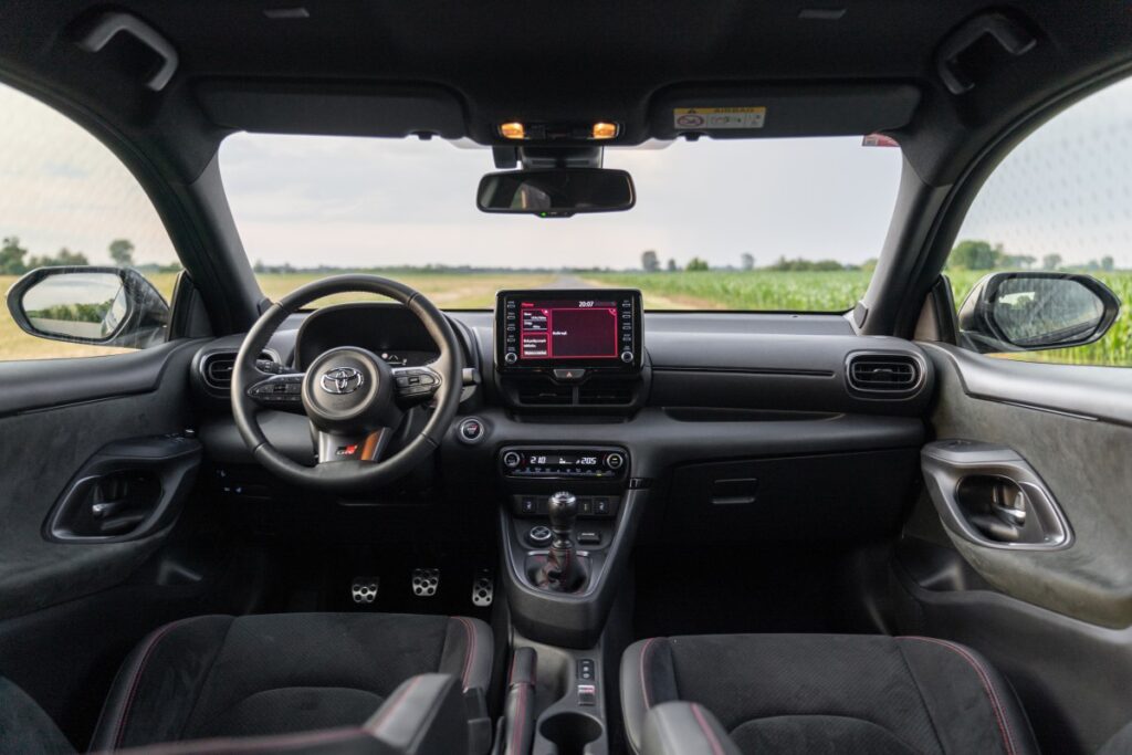 Wynajem Toyota GR Yaris - Wypożyczalnia aut sportowych Warszawa - Car4Fun